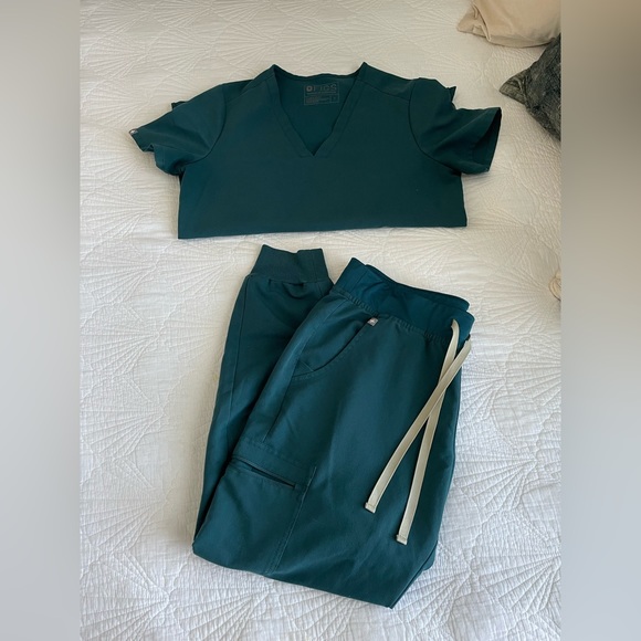 Figs Tops - Caribbean blue figs scrubs